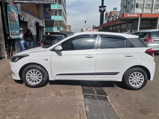 2015 Hyundai i20 1.2 Motion, White with 87000km available now!