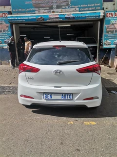2015 Hyundai i20 1.2 Motion, White with 87000km available now!