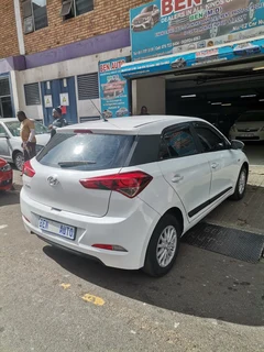 2015 Hyundai i20 1.2 Motion, White with 87000km available now!