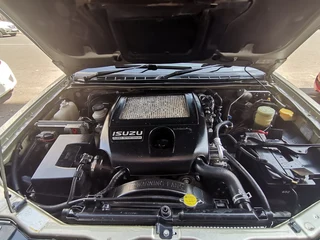 2012 Isuzu KB 300 D-TEQ D/Cab LX, Gold with 98000km available now!