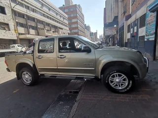 2012 Isuzu KB 300 D-TEQ D/Cab LX, Gold with 98000km available now!