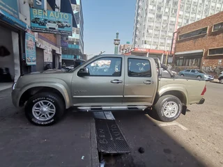 2012 Isuzu KB 300 D-TEQ D/Cab LX, Gold with 98000km available now!