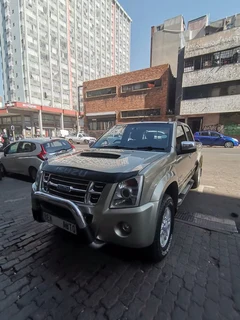 2012 Isuzu KB 300 D-TEQ D/Cab LX, Gold with 98000km available now!