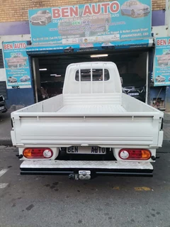 2015 Hyundai H100 Bakkie 2.6D Deck, White with 120000km available now!