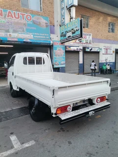 2015 Hyundai H100 Bakkie 2.6D Deck, White with 120000km available now!