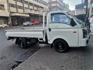 2015 Hyundai H100 Bakkie 2.6D Deck, White with 120000km available now!