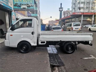 2015 Hyundai H100 Bakkie 2.6D Deck, White with 120000km available now!