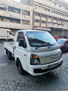 2015 Hyundai H100 Bakkie 2.6D Deck, White with 120000km available now!