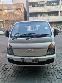 2015 Hyundai H100 Bakkie 2.6D Deck, White with 120000km available now!