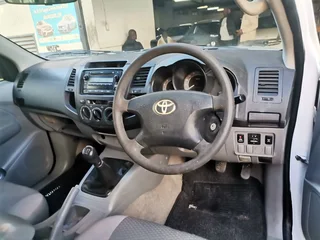 2009 Toyota Hilux 2.5 D-4D, White with 120000km available now!