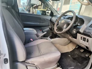 2009 Toyota Hilux 2.5 D-4D, White with 120000km available now!