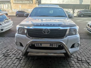 2009 Toyota Hilux 2.5 D-4D, White with 120000km available now!