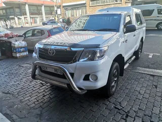 2009 Toyota Hilux 2.5 D-4D, White with 120000km available now!