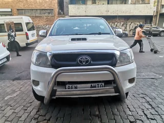 2012 Toyota Hilux 3.0 D-4D D/Cab 4x4 Raider, White with 88000km available now!