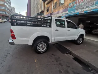 2012 Toyota Hilux 3.0 D-4D D/Cab 4x4 Raider, White with 88000km available now!
