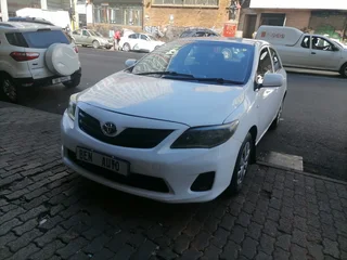 2017 Toyota Corolla Quest 1.6, White with 85000km available now!