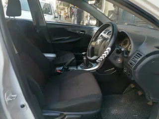 2017 Toyota Corolla Quest 1.6, White with 85000km available now!