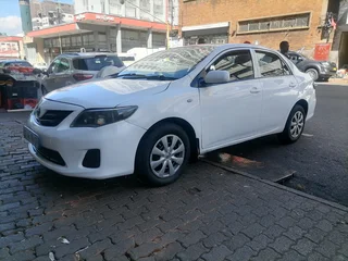 2017 Toyota Corolla Quest 1.6, White with 85000km available now!