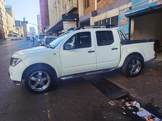 2008 Nissan Navara 4.0i V6 4x4 D/Cab AT, White with 120000km available now!