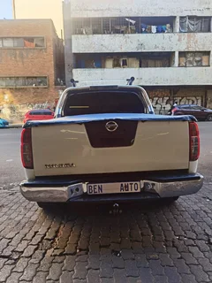 2008 Nissan Navara 4.0i V6 4x4 D/Cab AT, White with 120000km available now!