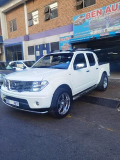 2008 Nissan Navara 4.0i V6 4x4 D/Cab AT, White with 120000km available now!