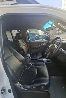 2008 Nissan Navara 4.0i V6 4x4 D/Cab AT, White with 120000km available now!