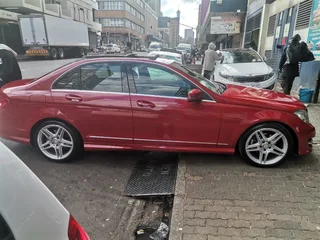 2013 Mercedes-Benz C 200 CGI BlueEFFICIENCY Avantgarde, Red with 88000km available now!
