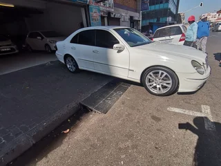 2003 Mercedes-Benz E 270 CDI Avantgarde Touchshift, White with 370000km available now!