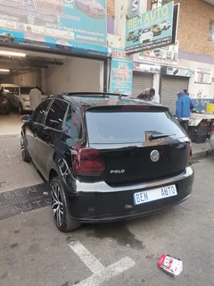 2013 Volkswagen Polo 1.4 Comfortline, Black with 88000km available now!