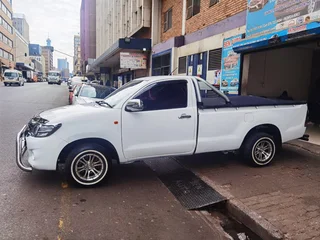 2016 Toyota Hilux 2.0 VVT-i, White with 115000km available now!