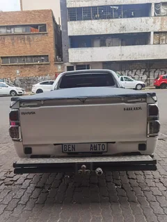 2016 Toyota Hilux 2.0 VVT-i, White with 115000km available now!