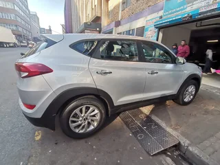 2016 Hyundai Tucson 2.0 Premium AT, Silver with 72000km available now!