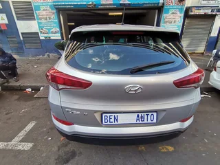 2016 Hyundai Tucson 2.0 Premium AT, Silver with 72000km available now!