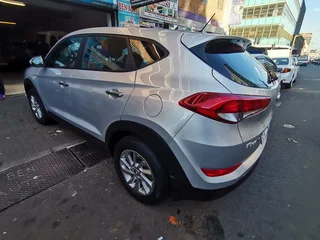 2016 Hyundai Tucson 2.0 Premium AT, Silver with 72000km available now!