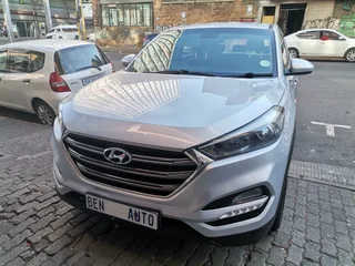 2016 Hyundai Tucson 2.0 Premium AT, Silver with 72000km available now!