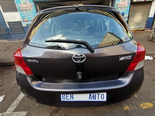 2009 Toyota Yaris 1.3 T3 5-Door, Black with 97000km available now!