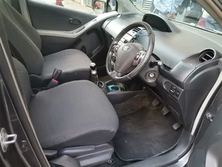 2009 Toyota Yaris 1.3 T3 5-Door, Black with 97000km available now!