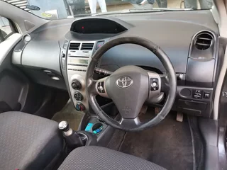 2009 Toyota Yaris 1.3 T3 5-Door, Black with 97000km available now!