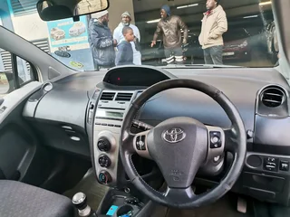 2009 Toyota Yaris 1.3 T3 5-Door, Black with 97000km available now!