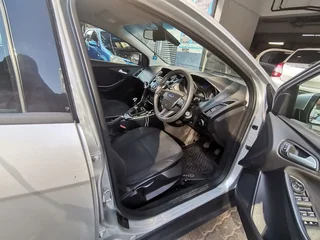 2011 Ford Focus 1.0 EcoBoost Trend 5-Door, Silver with 91000km available now!