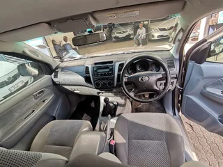 2008 Toyota Hilux 2.7 VVT-i D/Cab RB Raider, Gold with 107000km available now!