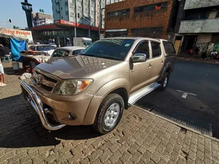 2008 Toyota Hilux 2.7 VVT-i D/Cab RB Raider, Gold with 107000km available now!