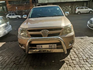 2008 Toyota Hilux 2.7 VVT-i D/Cab RB Raider, Gold with 107000km available now!