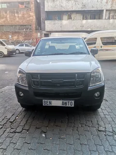 2013 Isuzu KB 200, White with 81000km available now!