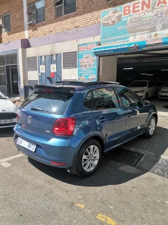 2014 Volkswagen Polo 1.2 TSI Comfortline, Blue with 121000km available now!