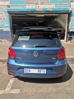 2014 Volkswagen Polo 1.2 TSI Comfortline, Blue with 121000km available now!