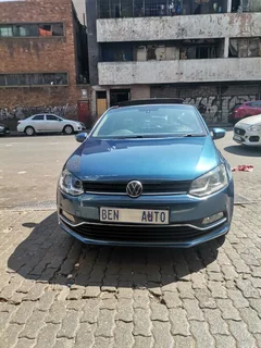 2014 Volkswagen Polo 1.2 TSI Comfortline, Blue with 121000km available now!