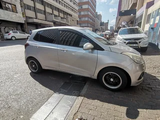 2017 Hyundai i10 1.1 GLS, Silver with 87000km available now!