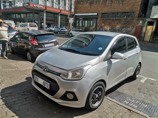 2017 Hyundai i10 1.1 GLS, Silver with 87000km available now!