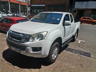 2016 Isuzu KB 250 D-TEQ Extended Cab LE, White with 79000km available now!